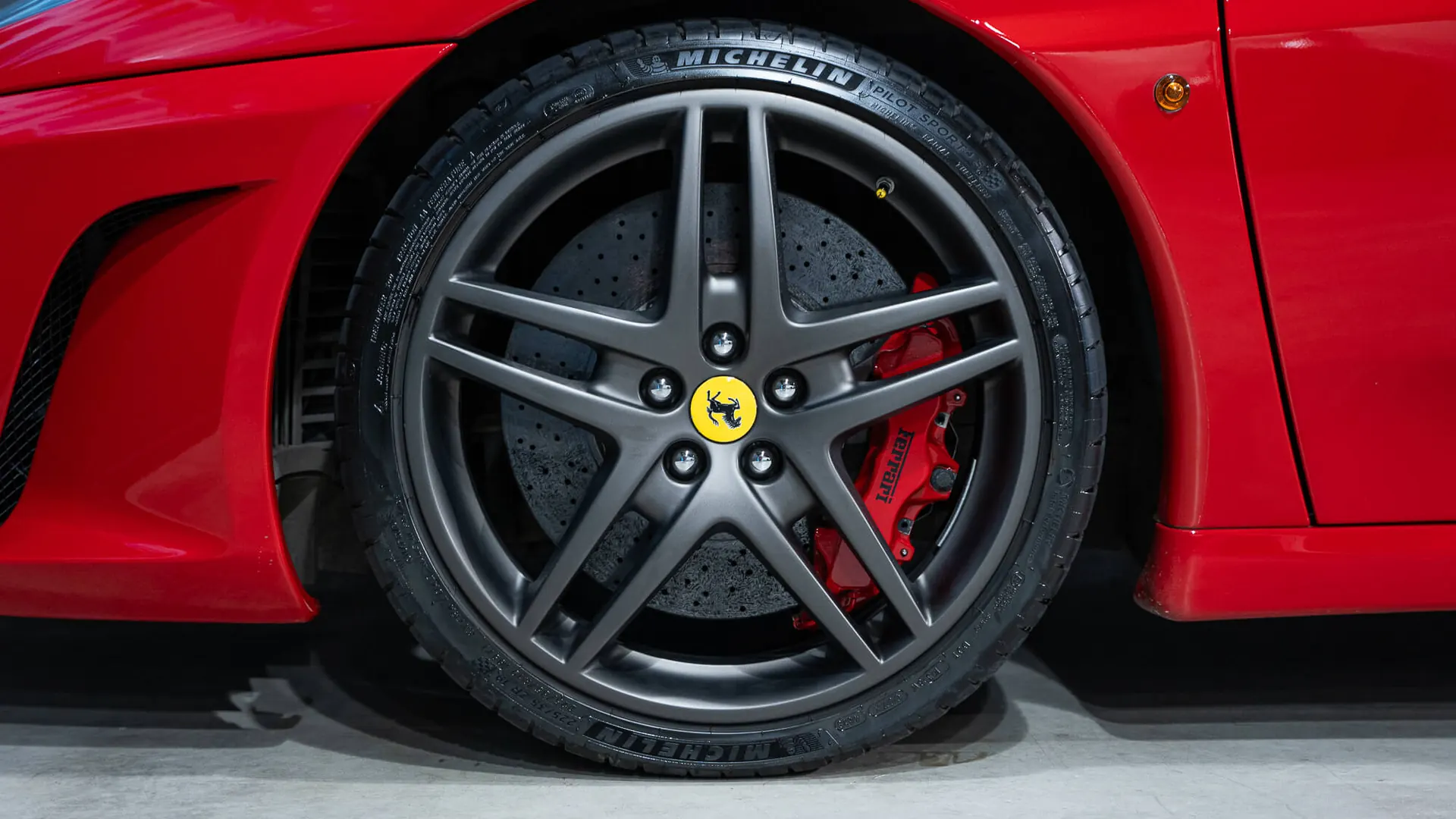 Ferrari F430 — photo 26