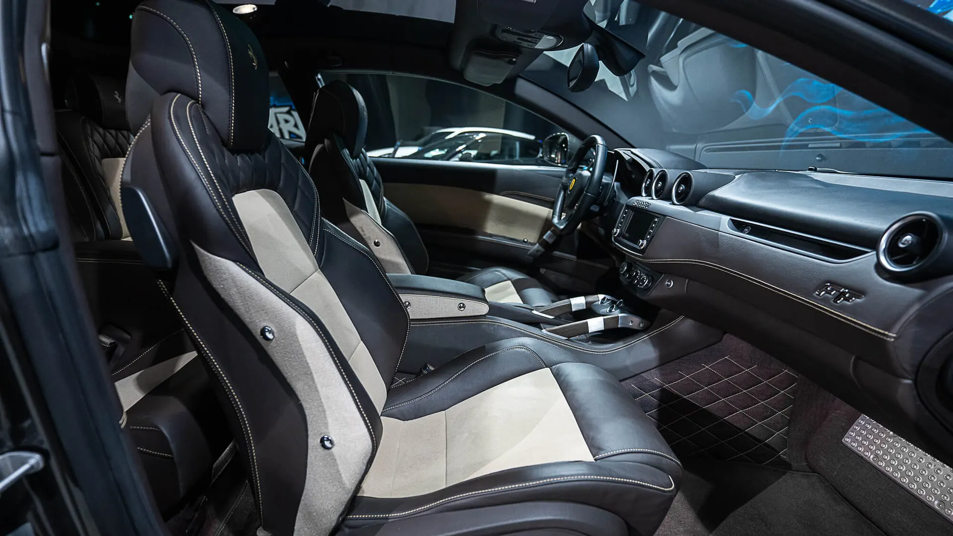 Ferrari FF — photo 10