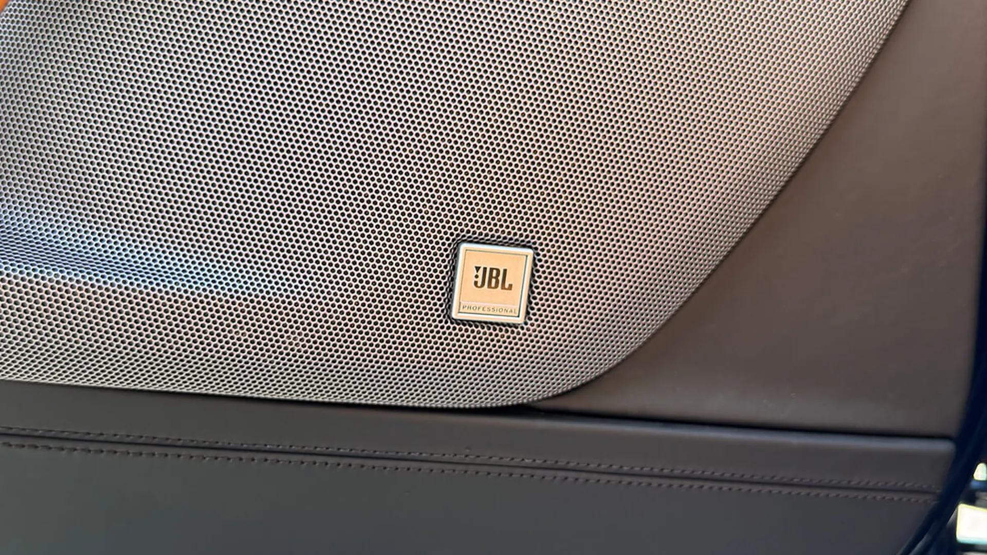 Ferrari GTC4LUSSO — photo 18