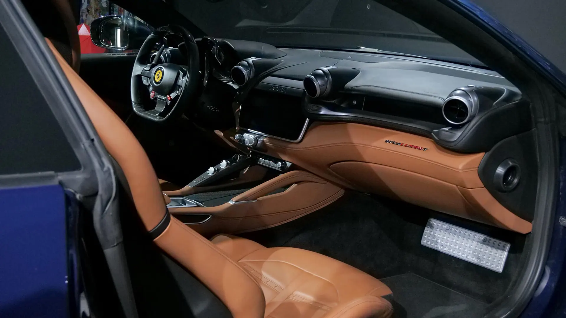 Ferrari GTC4Lusso — photo 8