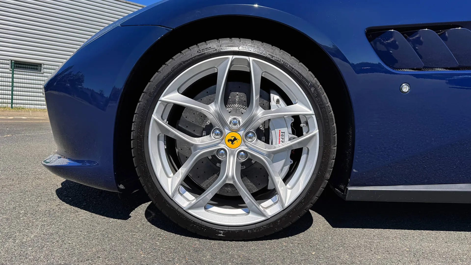 Ferrari GTC4LUSSO — photo 6