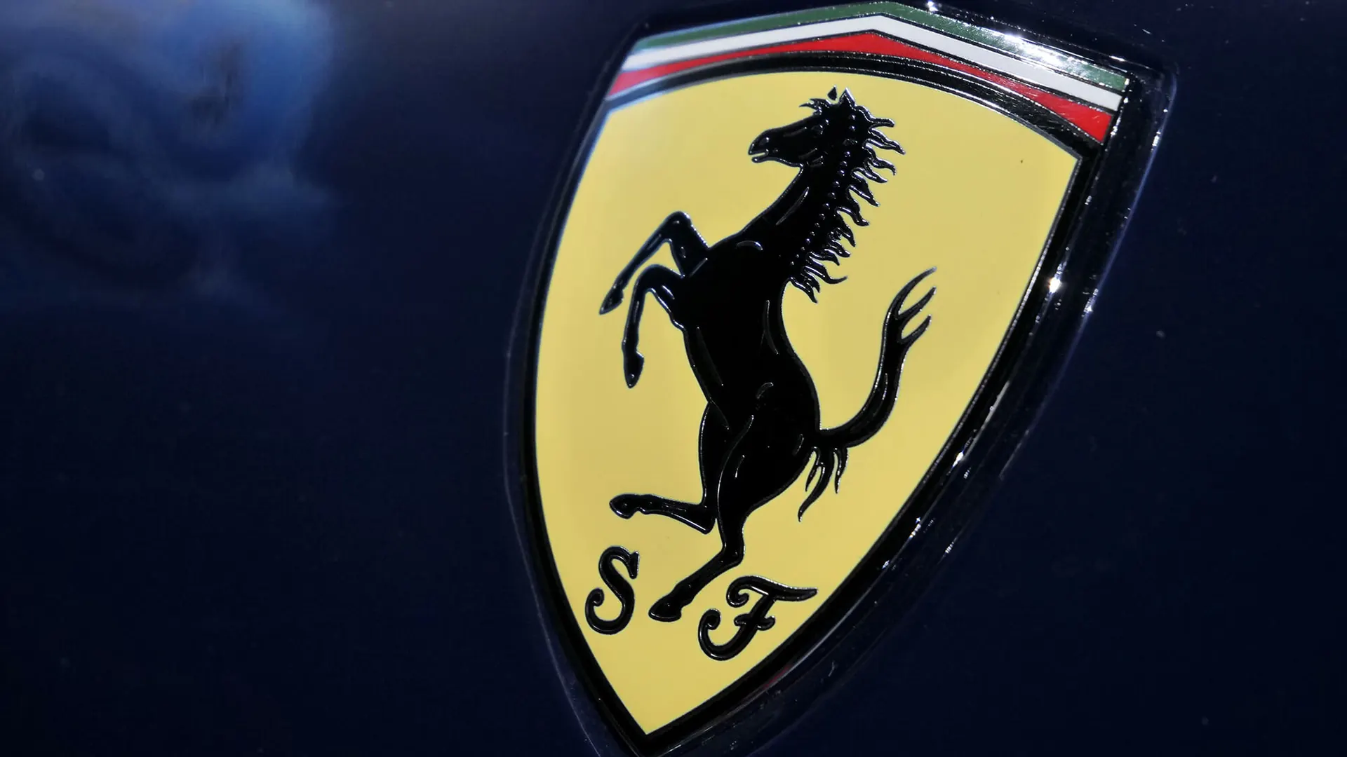 Ferrari GTC4Lusso — photo 24