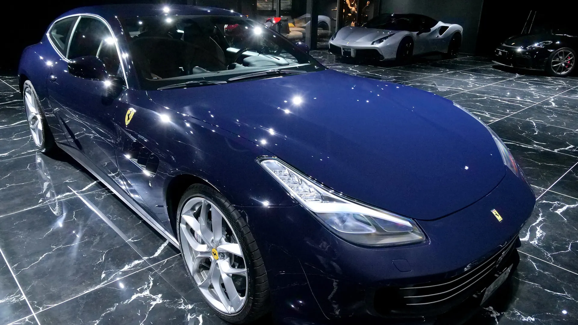 Ferrari GTC4Lusso — photo 16