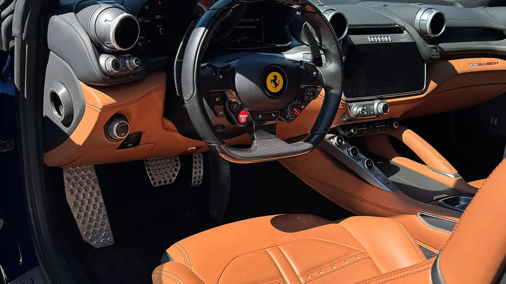Ferrari GTC4LUSSO — photo 25