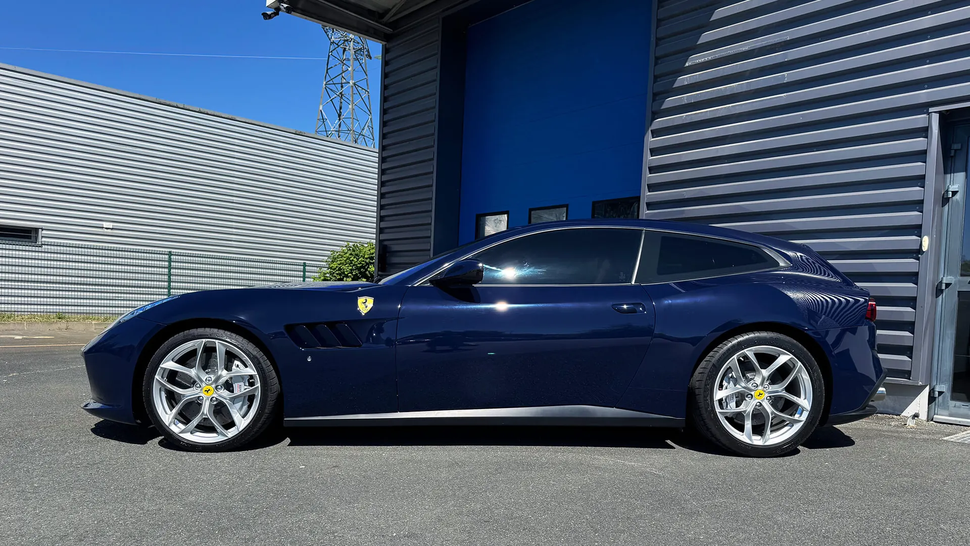 Ferrari GTC4LUSSO — photo 3