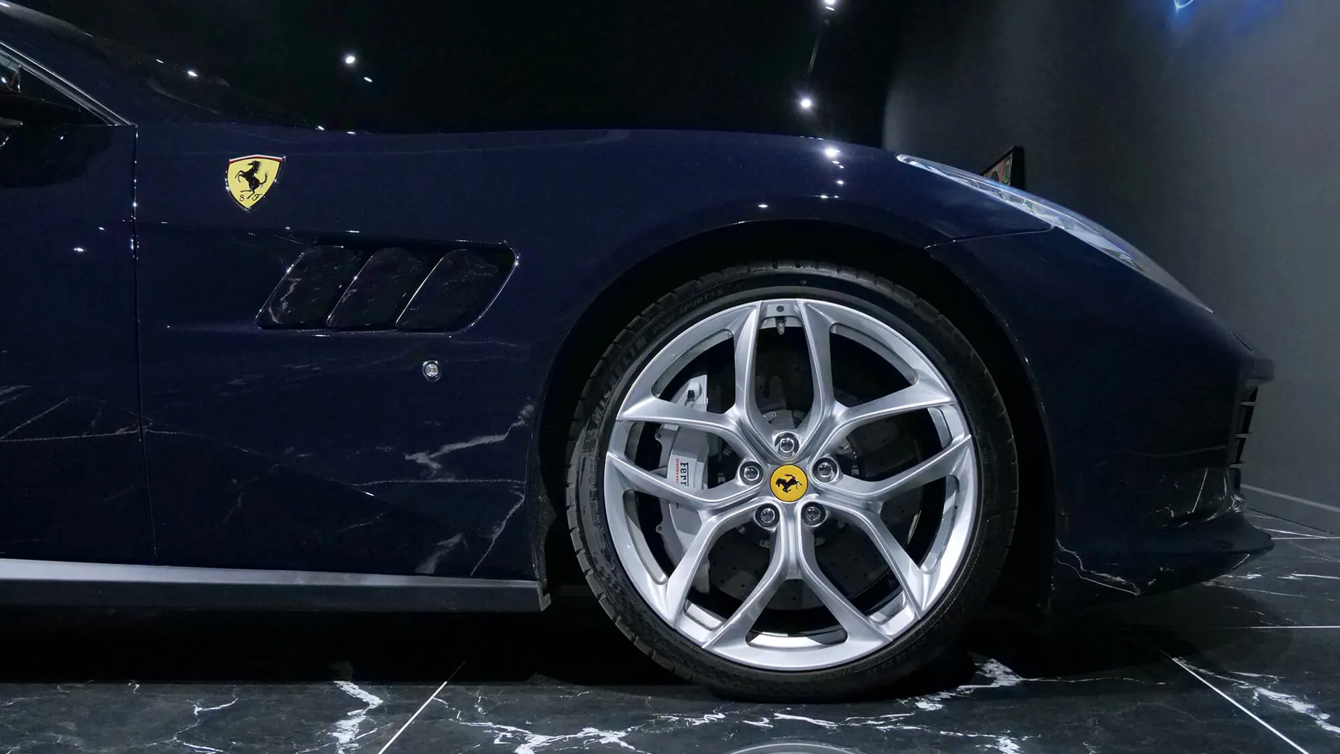 Ferrari GTC4Lusso — photo 6