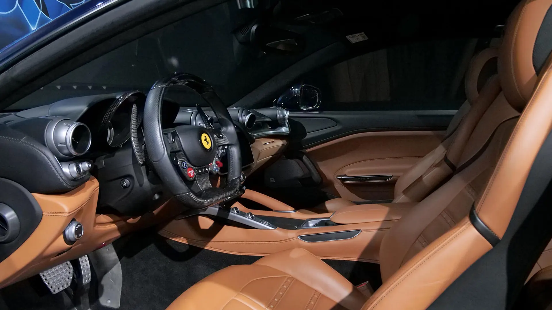 Ferrari GTC4Lusso — photo 47
