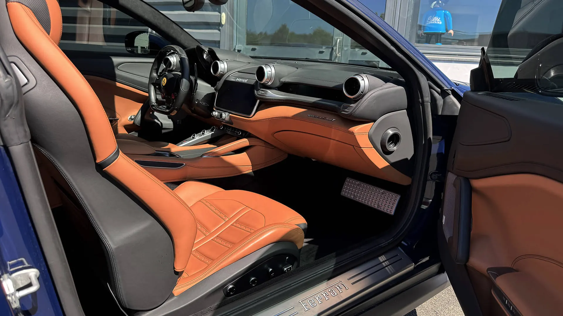 Ferrari GTC4LUSSO — photo 13