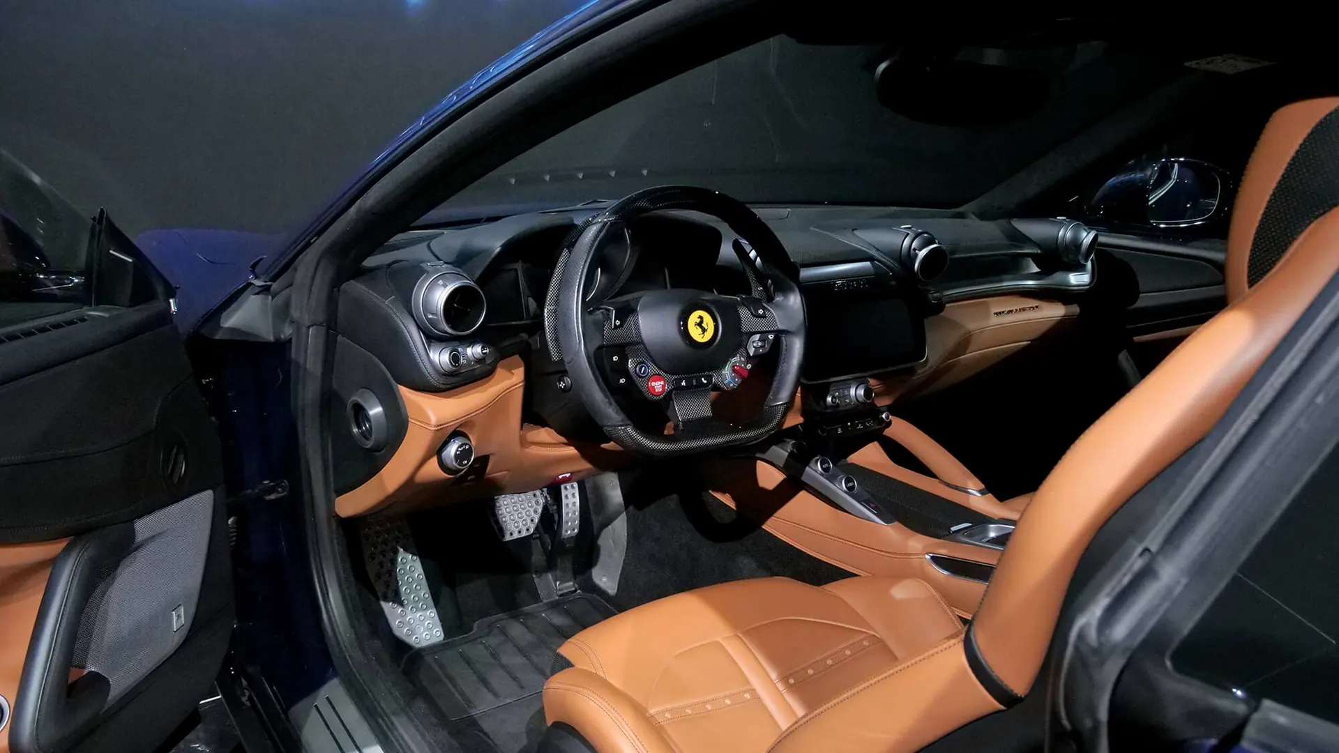 Ferrari GTC4Lusso — photo 7