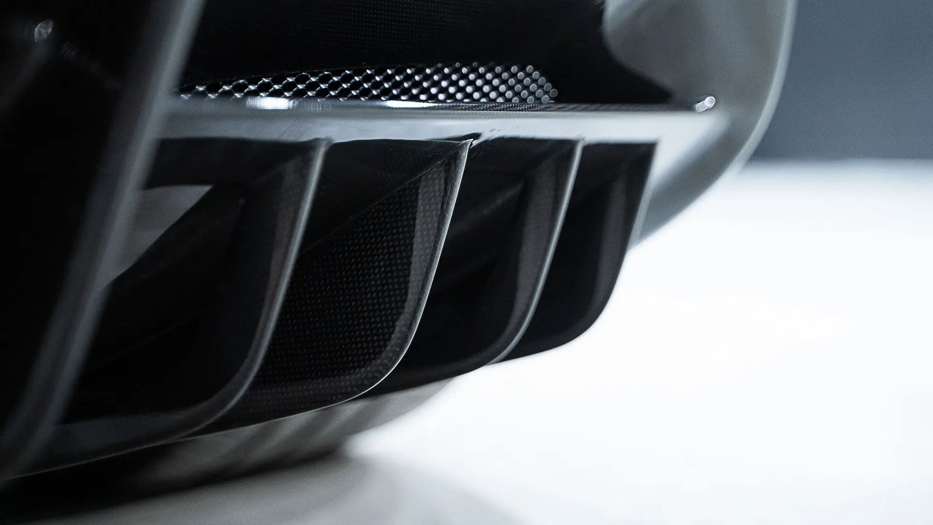 Ferrari SF90 — photo 13