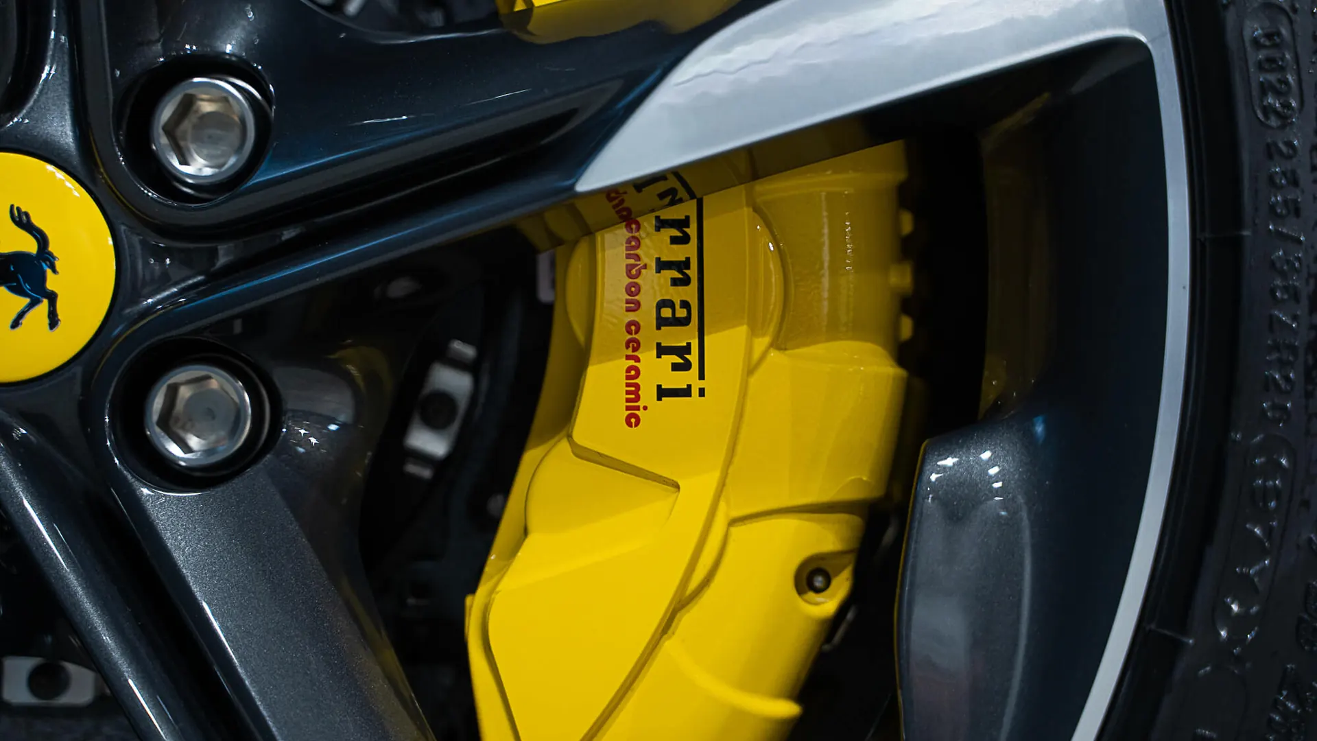 Ferrari SF90 — photo 16