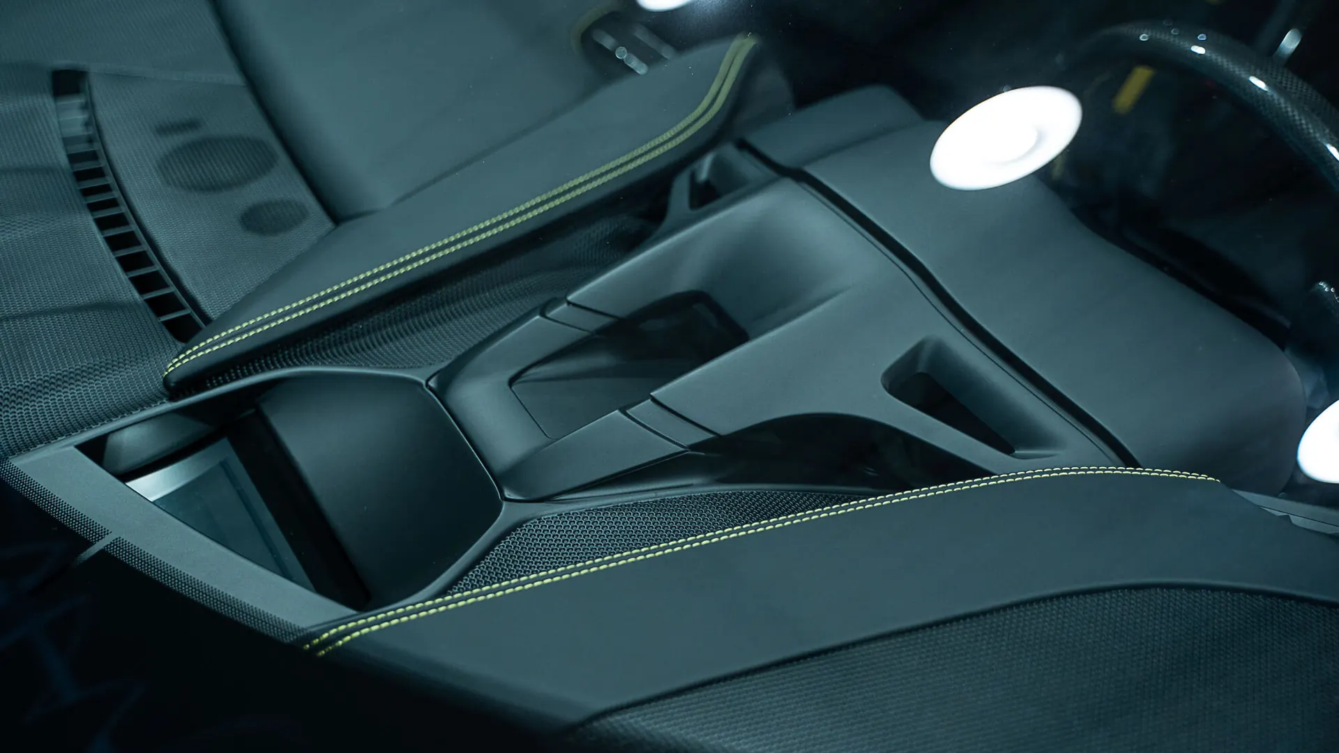 Ferrari SF90 — photo 20