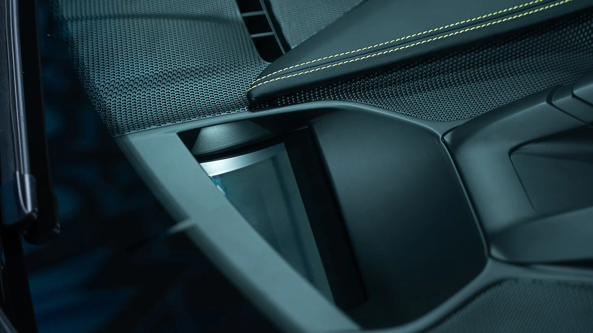 Ferrari SF90 — photo 19