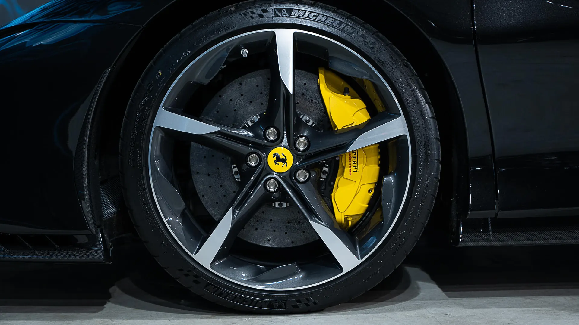 Ferrari SF90 — photo 17