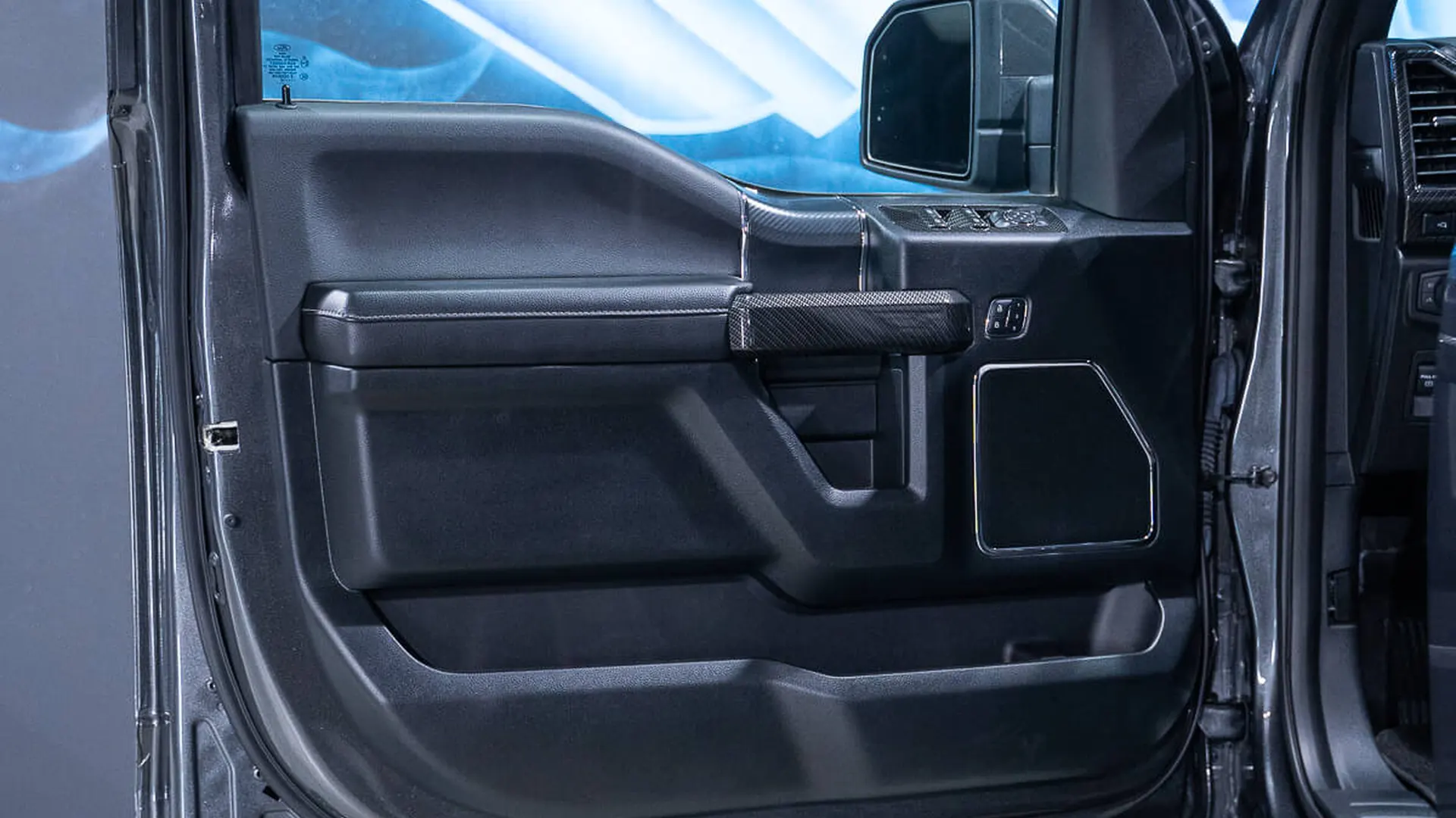 Ford F150 — photo 41