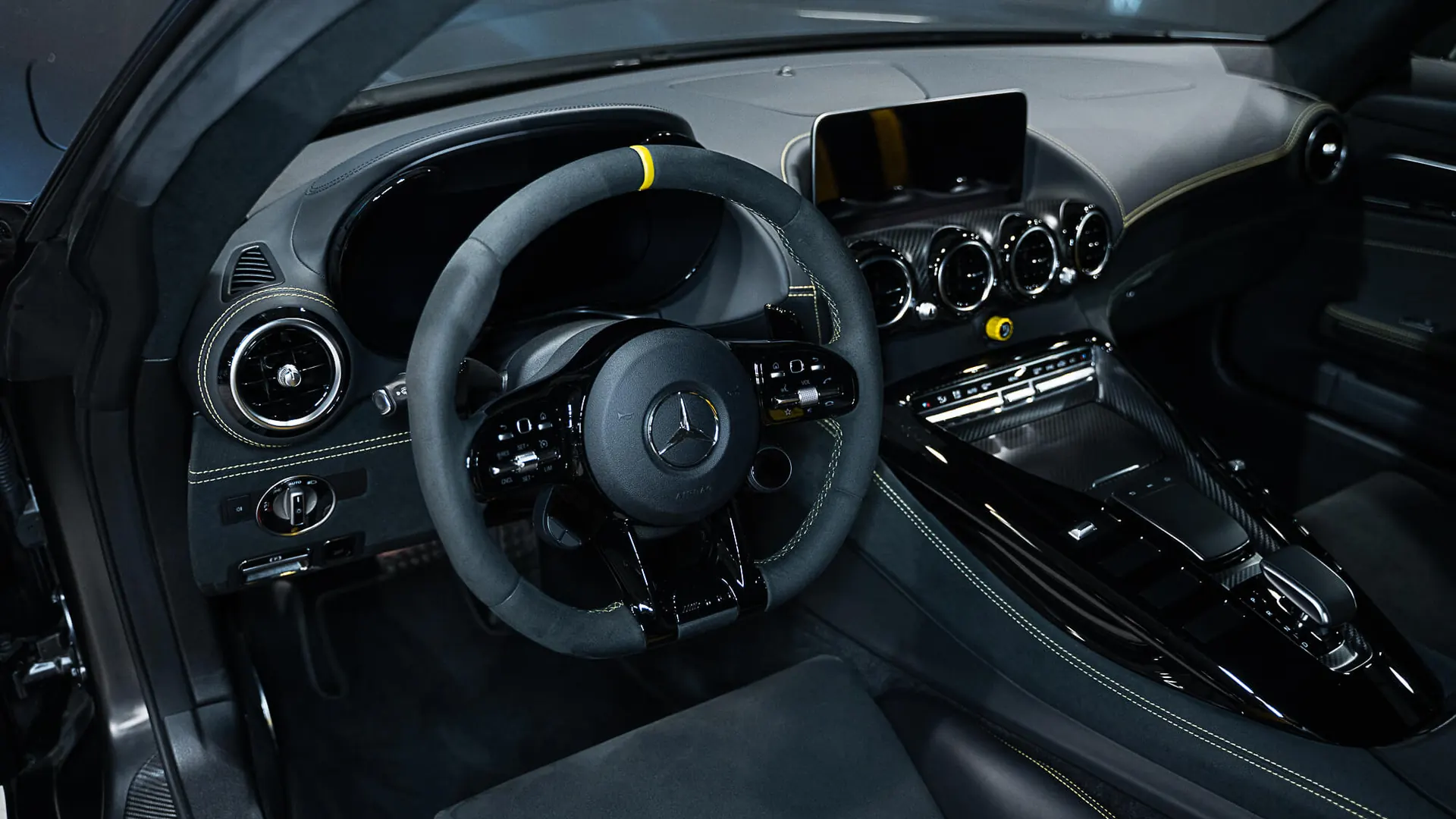 Mercedes-amg GT — photo 9