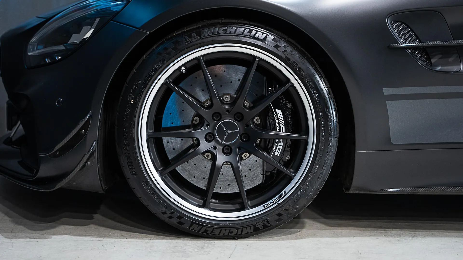Mercedes-amg GT — photo 6