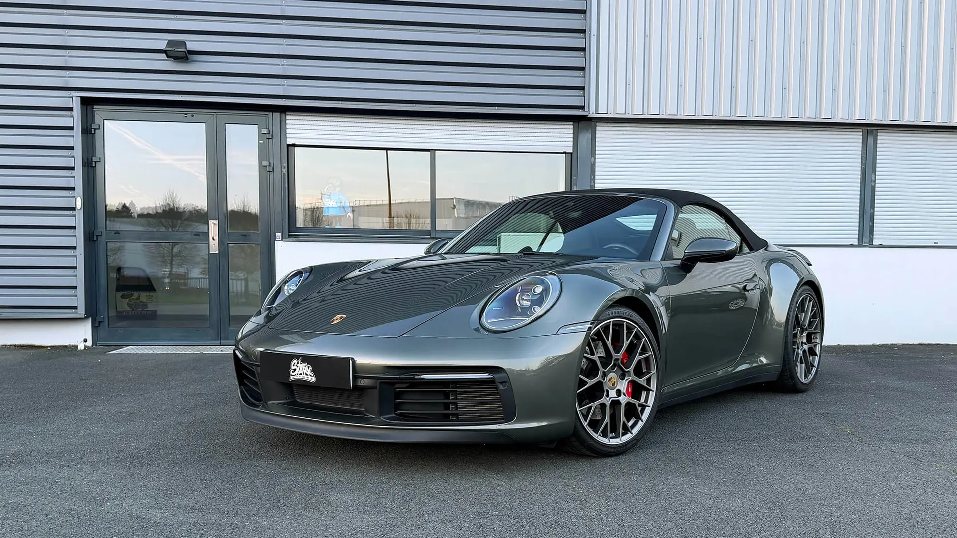 Porsche 911 — photo 35