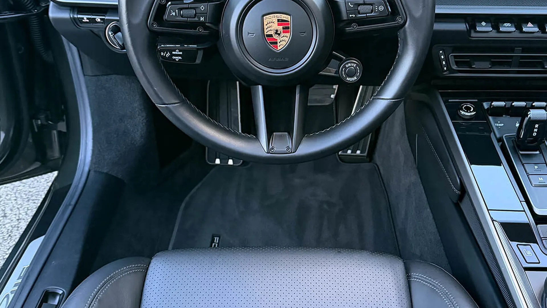 Porsche 911 — photo 31