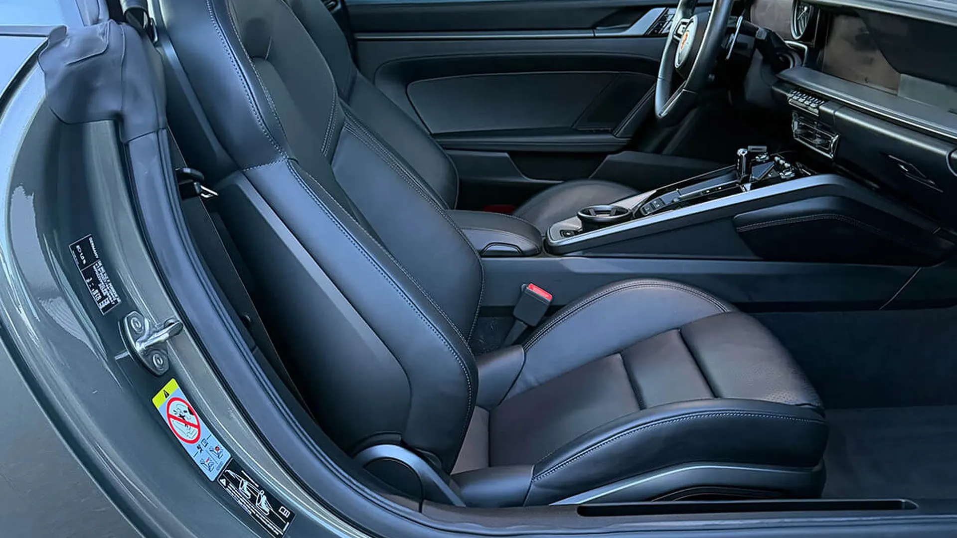 Porsche 911 — photo 17