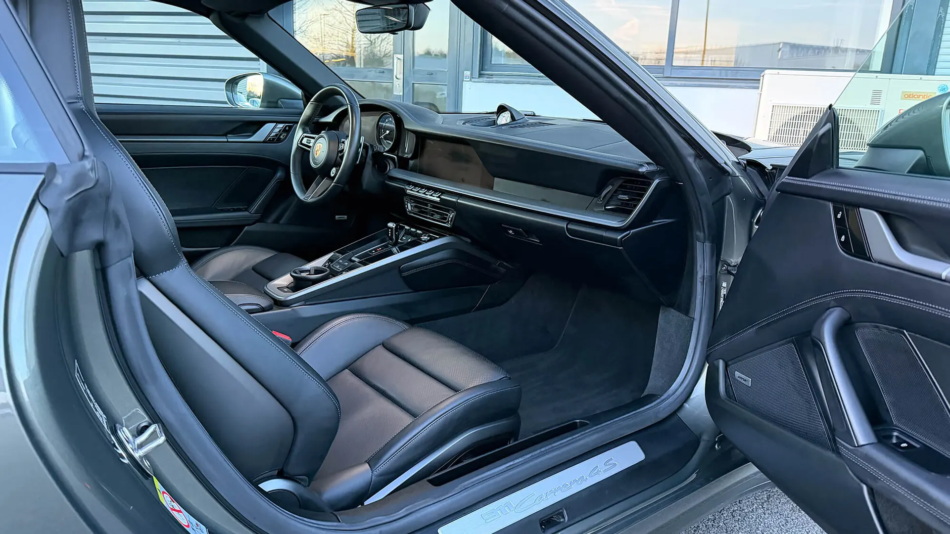 Porsche 911 — photo 11
