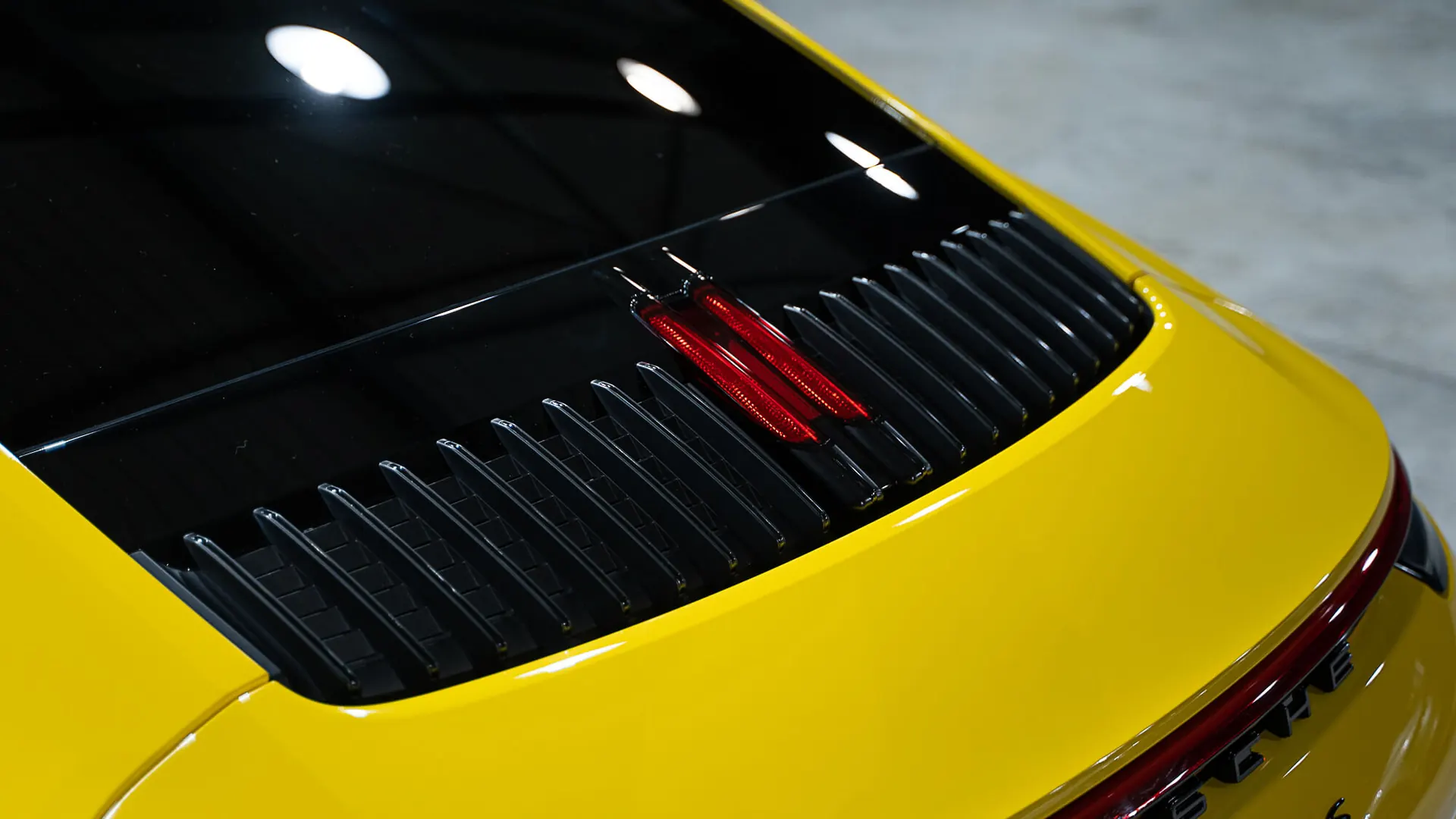 Porsche 911 — photo 22