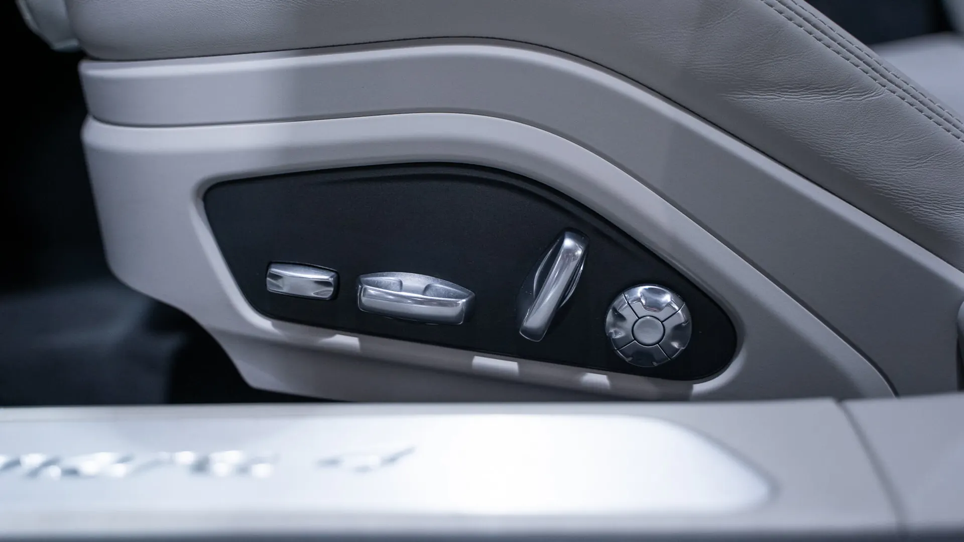 Porsche PANAMERA — photo 24