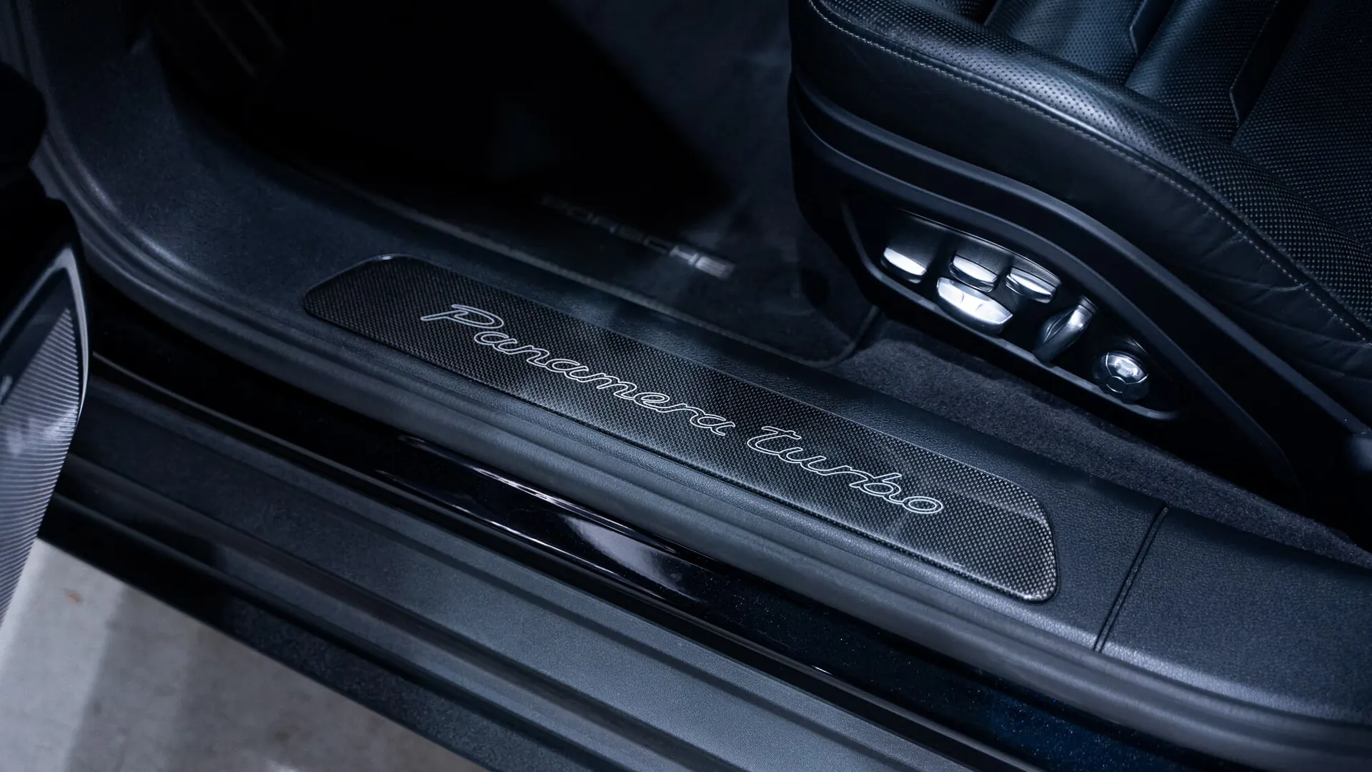 Porsche PANAMERA — photo 22