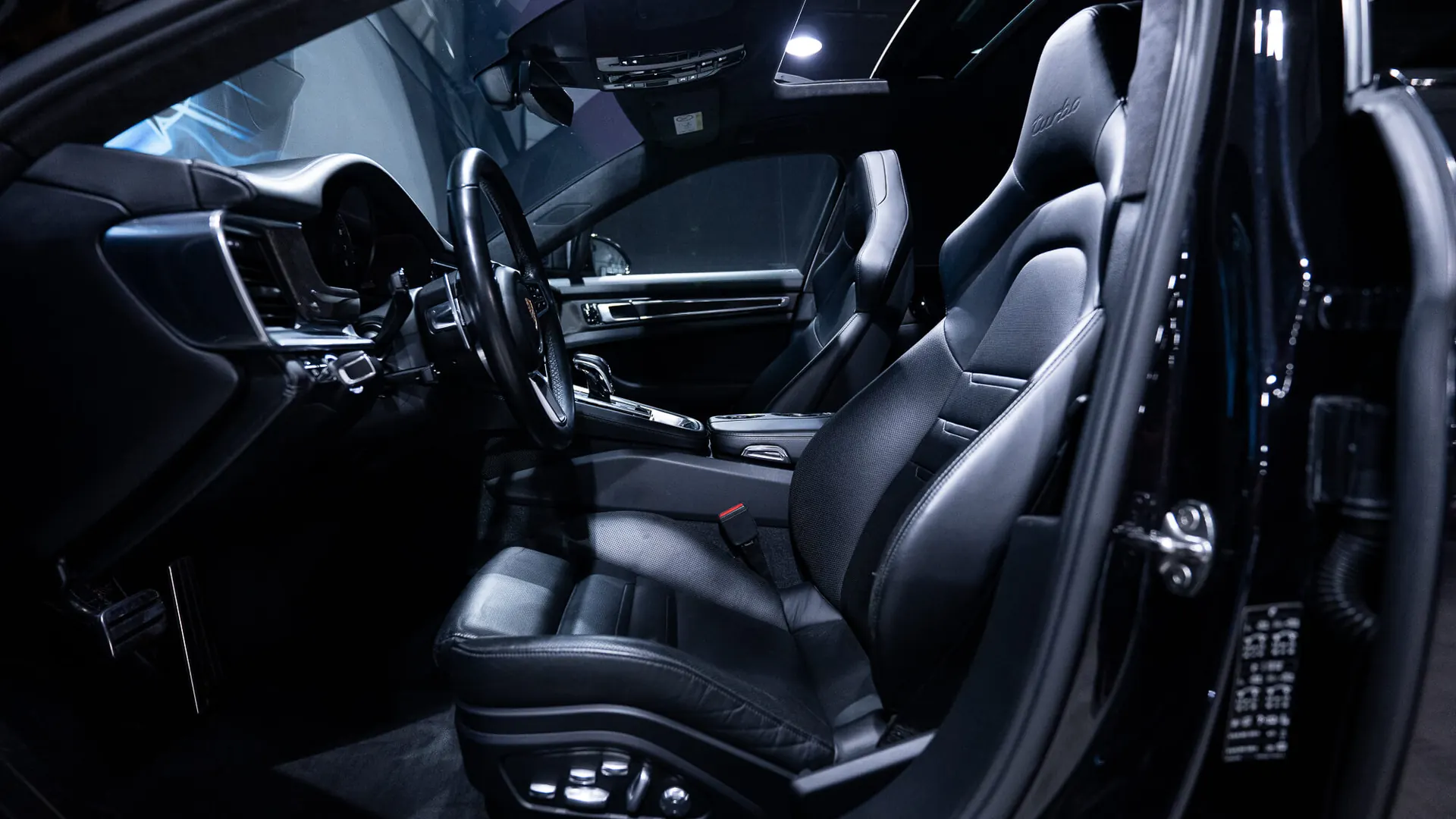 Porsche PANAMERA — photo 8