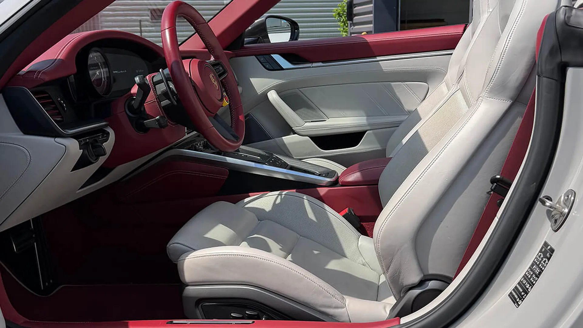 Porsche 911 — photo 18
