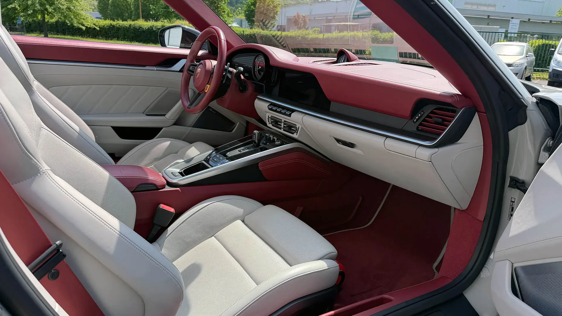 Porsche 911 — photo 25