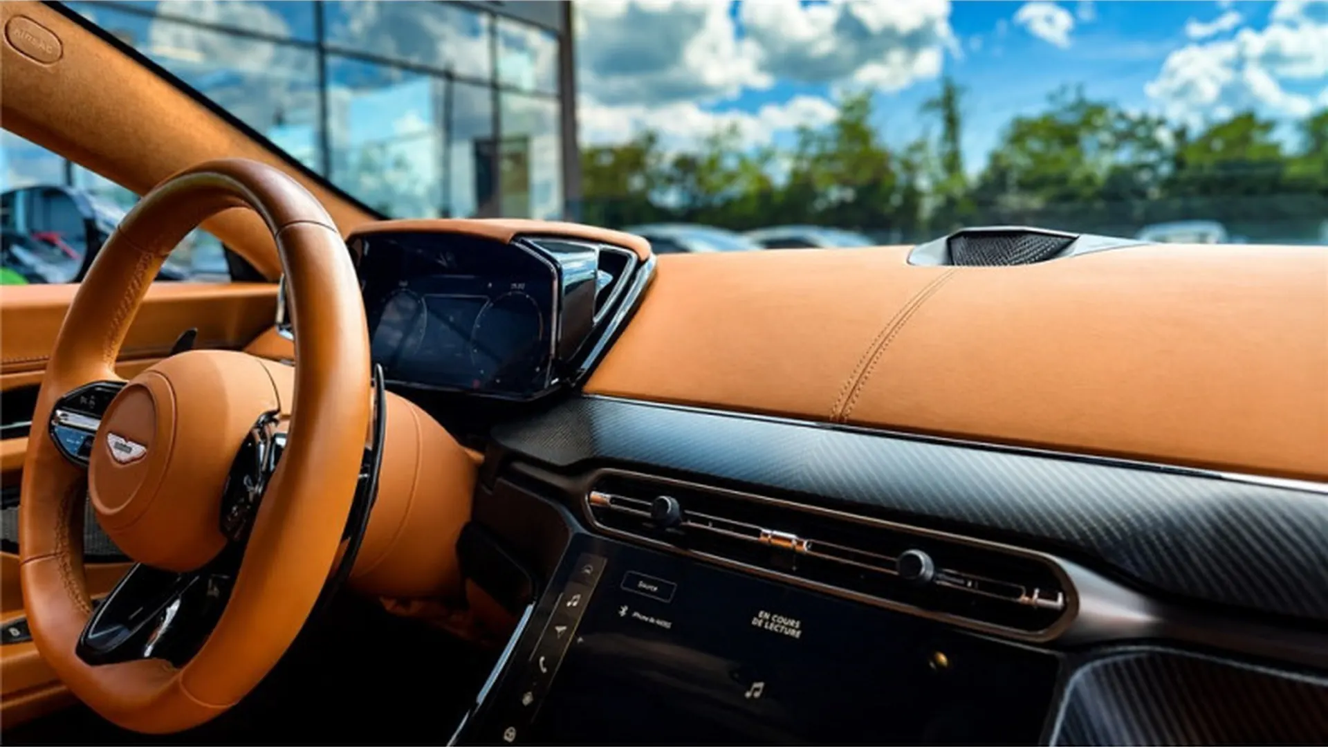 Aston Martin VANTAGE — photo 21