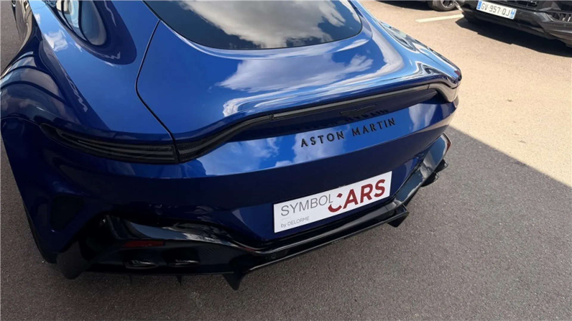 Aston Martin VANTAGE — photo 6