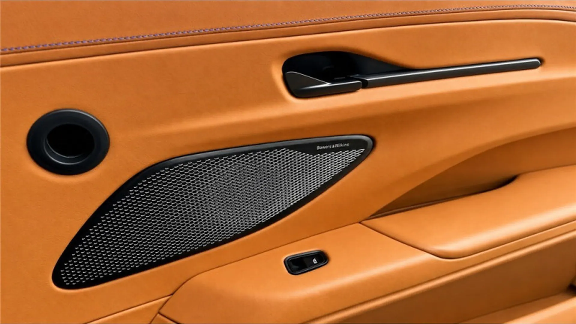 Aston Martin VANTAGE — photo 23