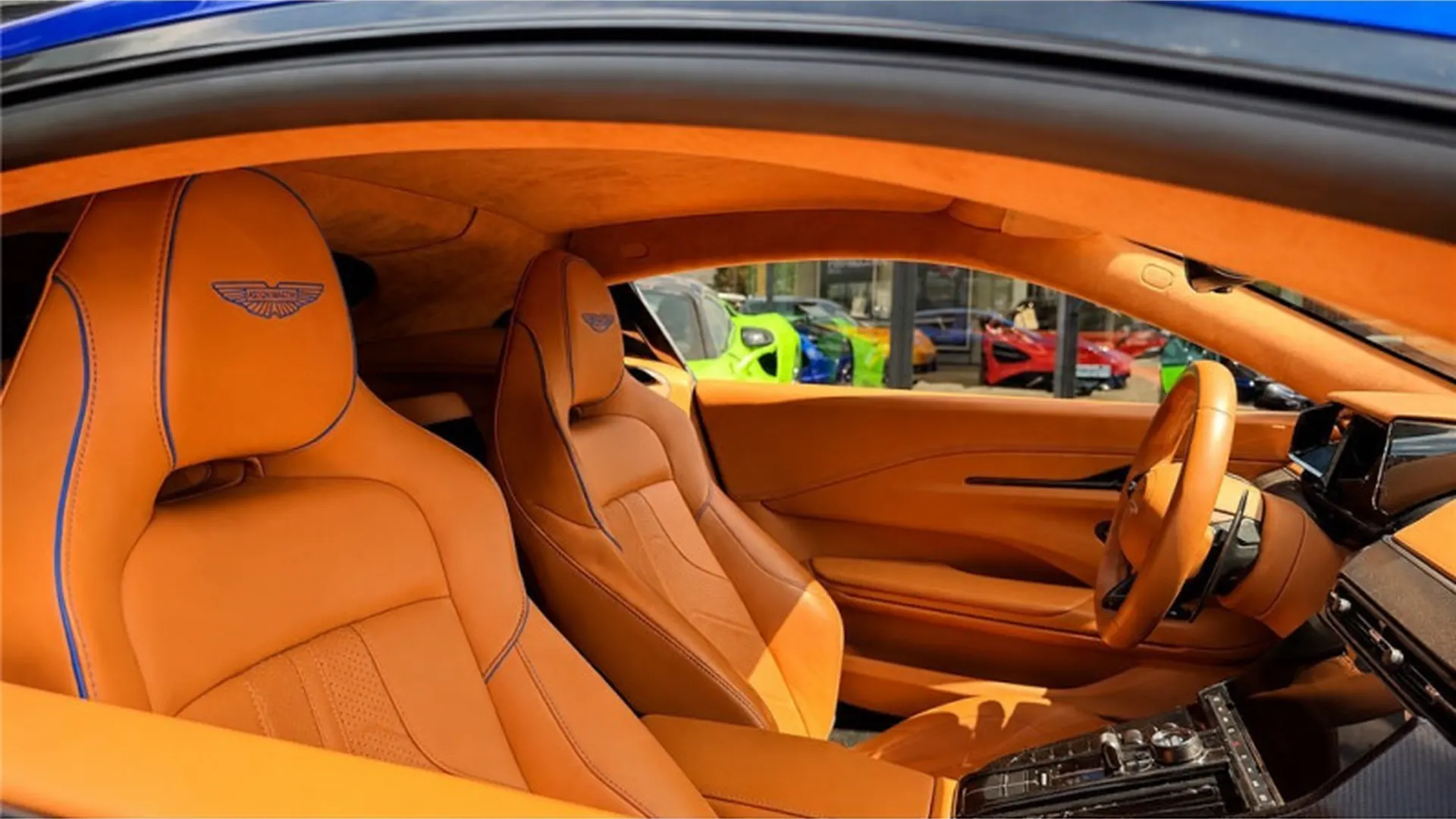 Aston Martin VANTAGE — photo 16