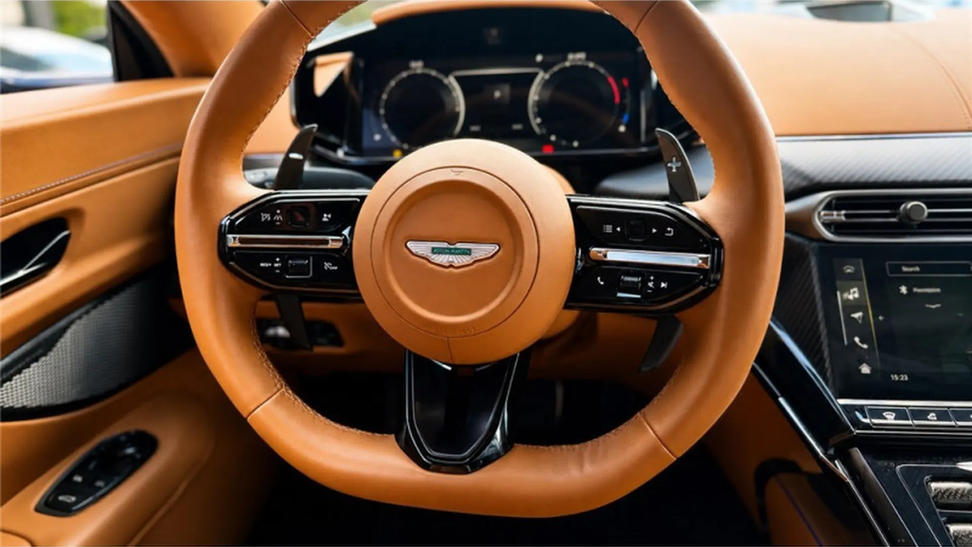 Aston Martin VANTAGE — photo 15