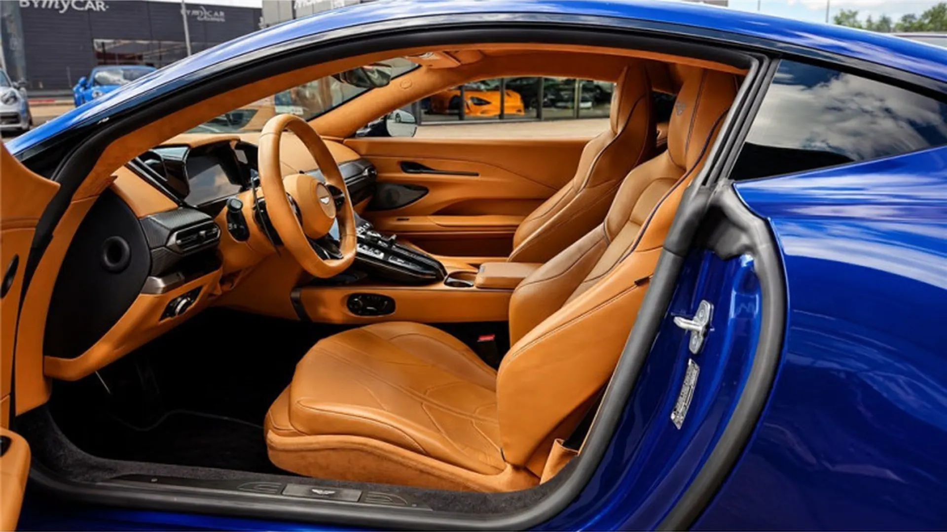 Aston Martin VANTAGE — photo 7