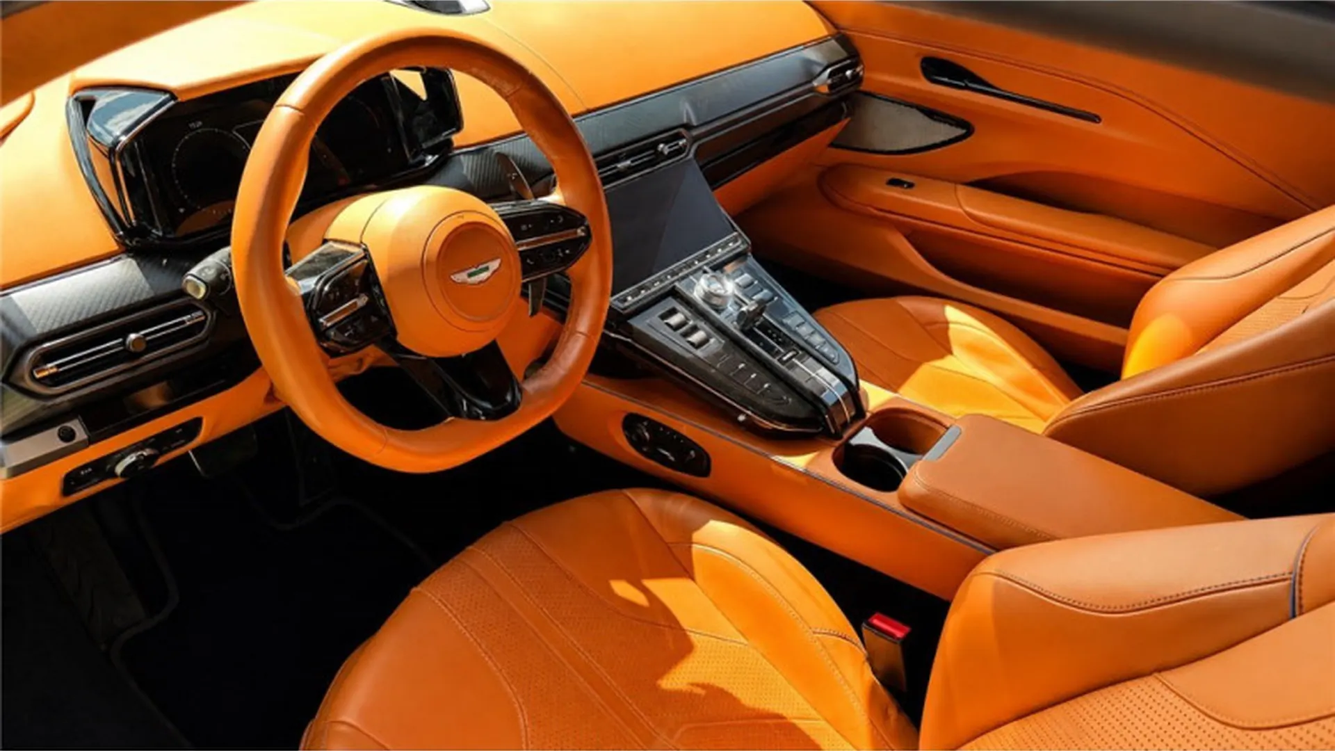 Aston Martin VANTAGE — photo 12