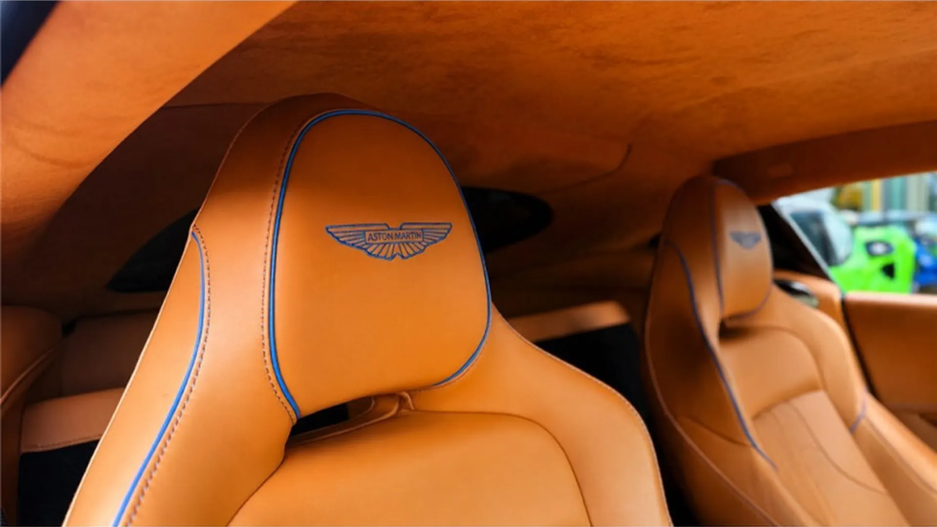 Aston Martin VANTAGE — photo 18
