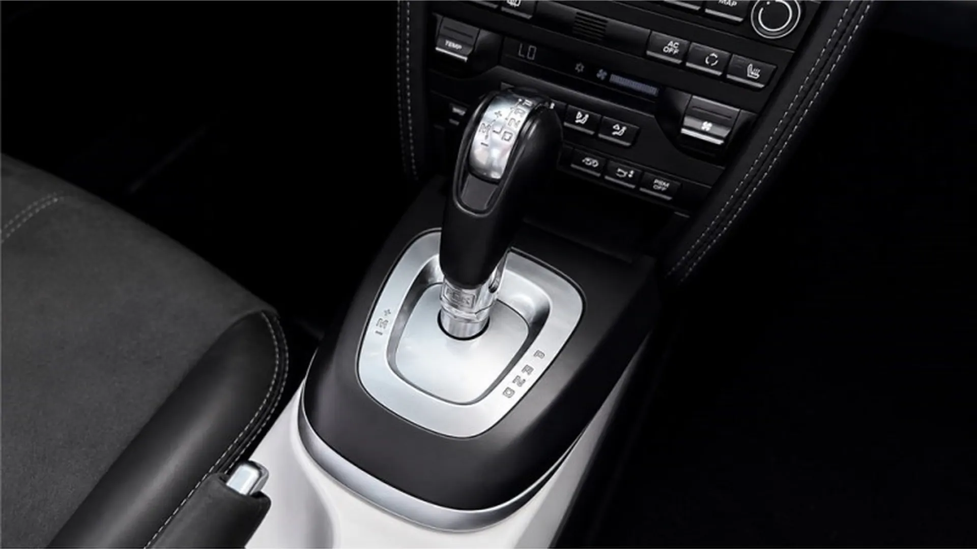 Porsche 911 GTS — photo 14