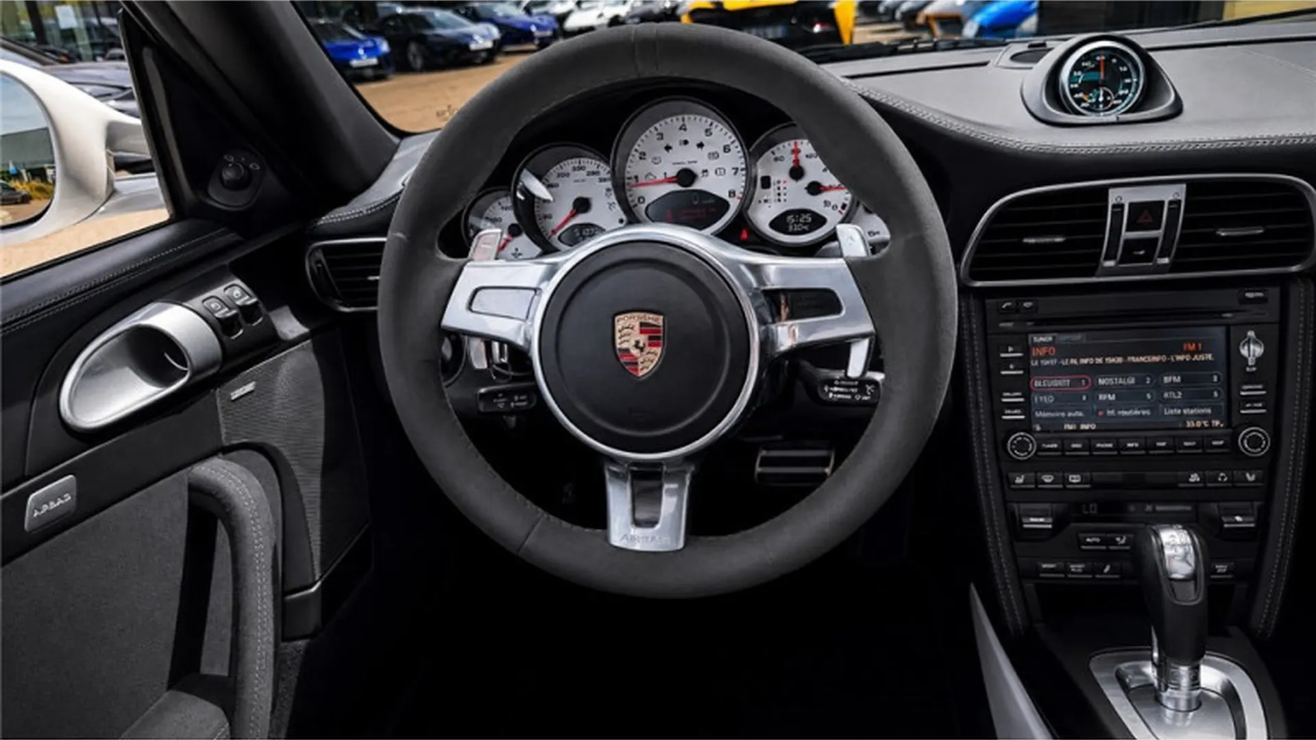 Porsche 911 GTS — photo 12