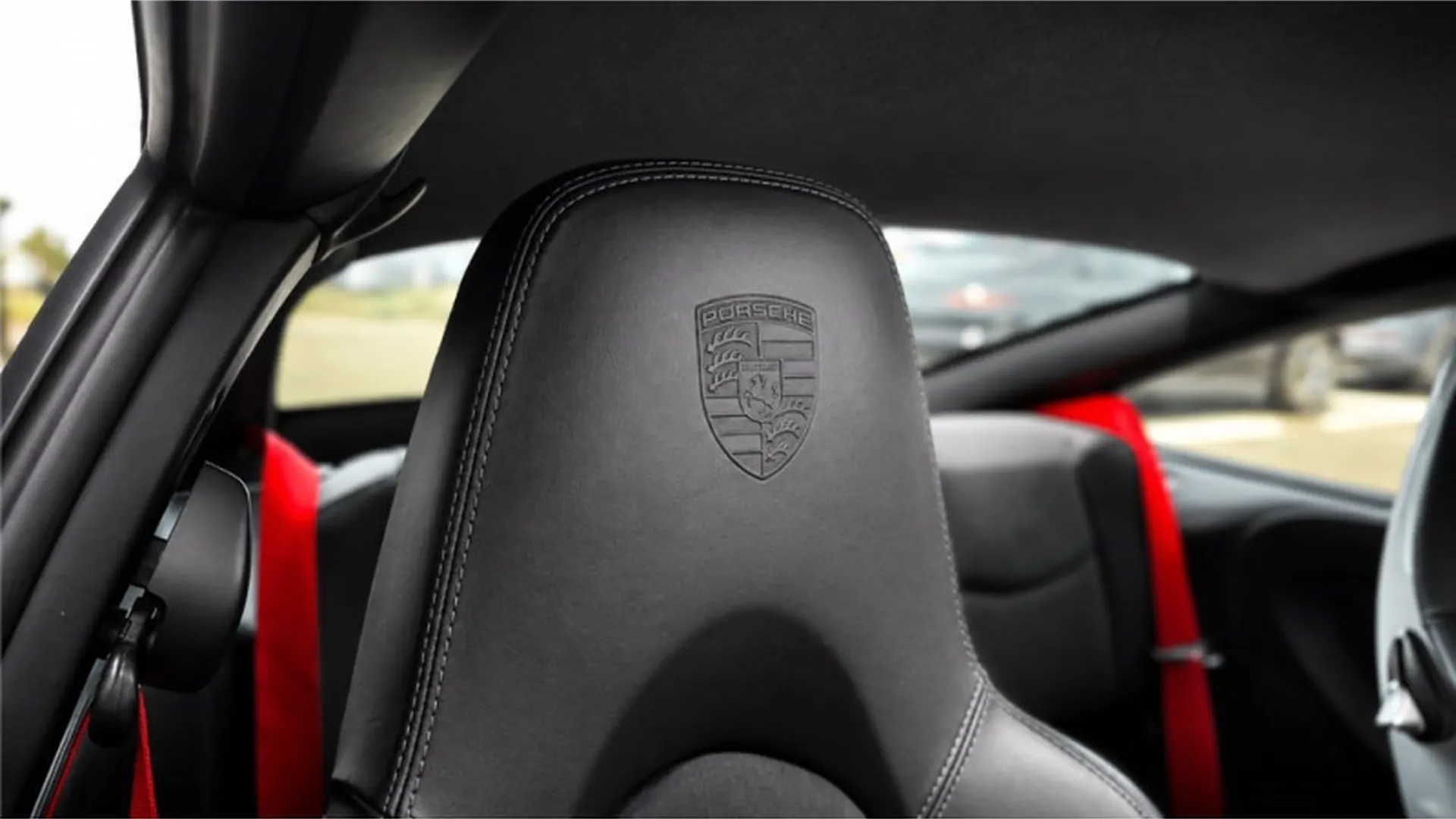 Porsche 911 GTS — photo 9