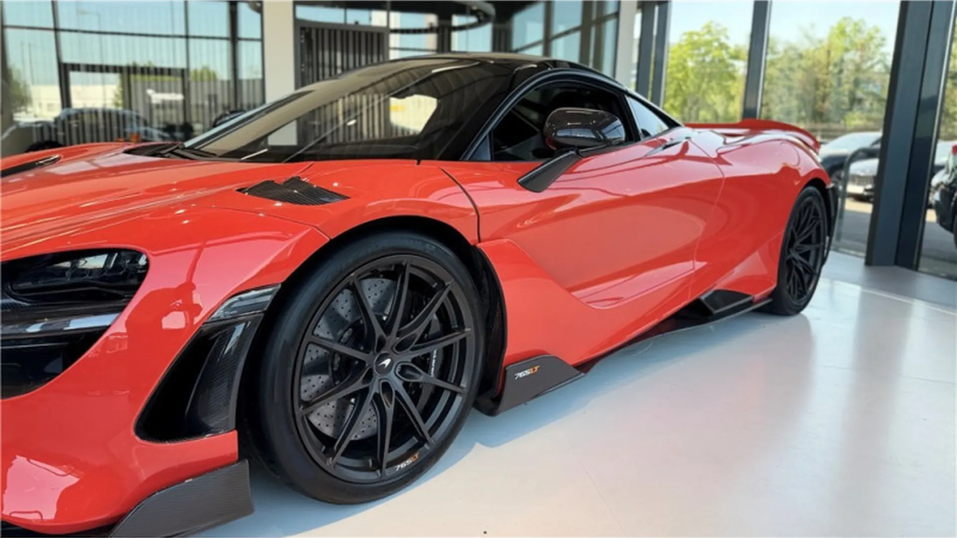McLaren MCLAREN 765LT — photo 9