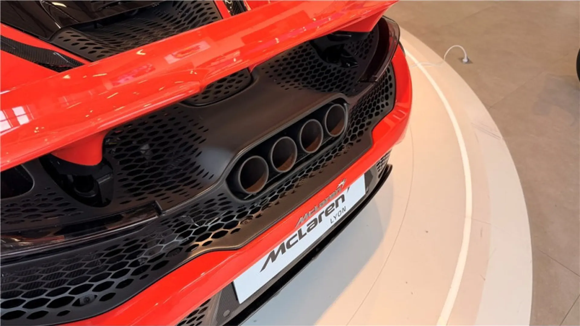 McLaren MCLAREN 765LT — photo 11