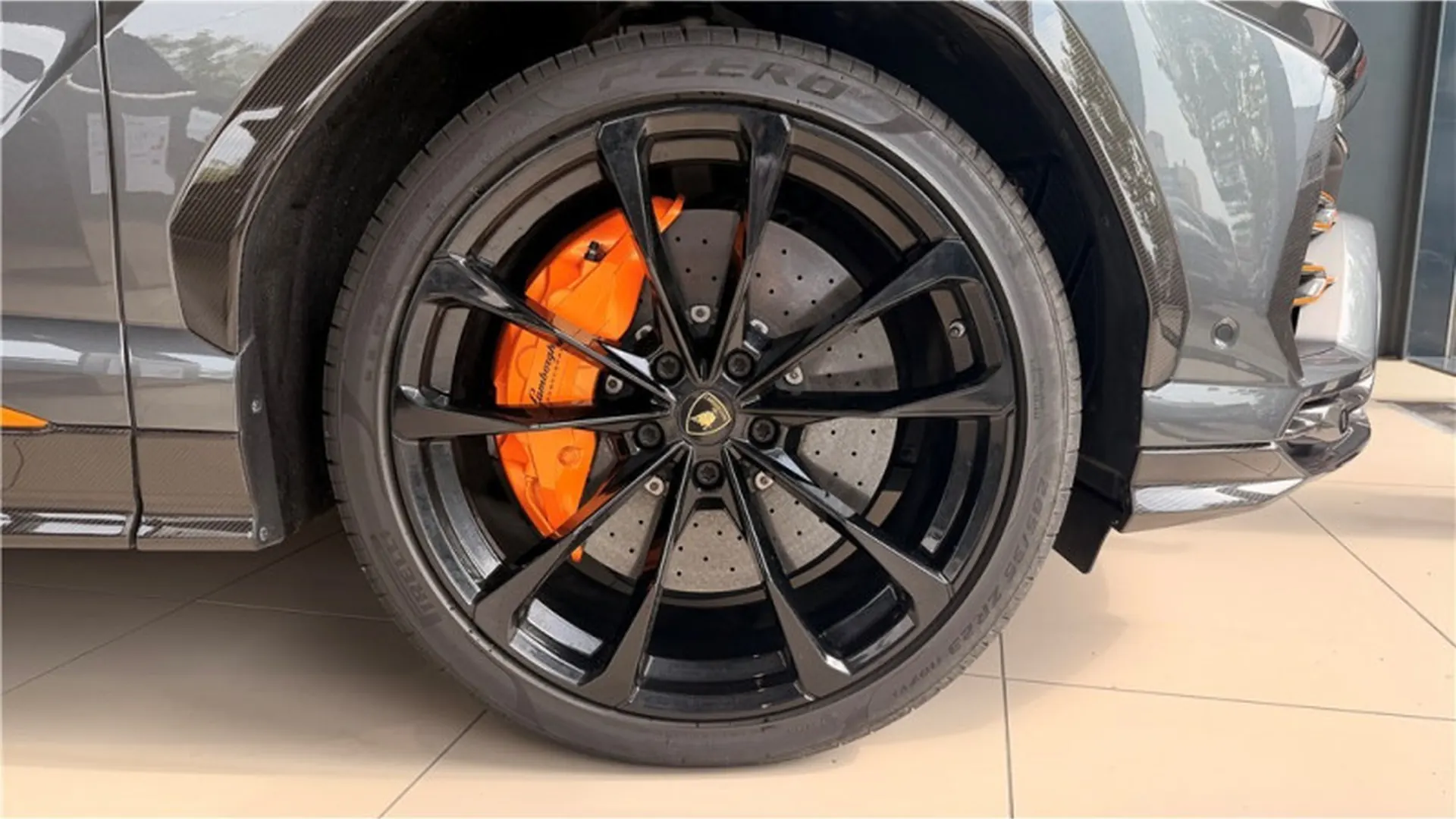 Lamborghini URUS — photo 6