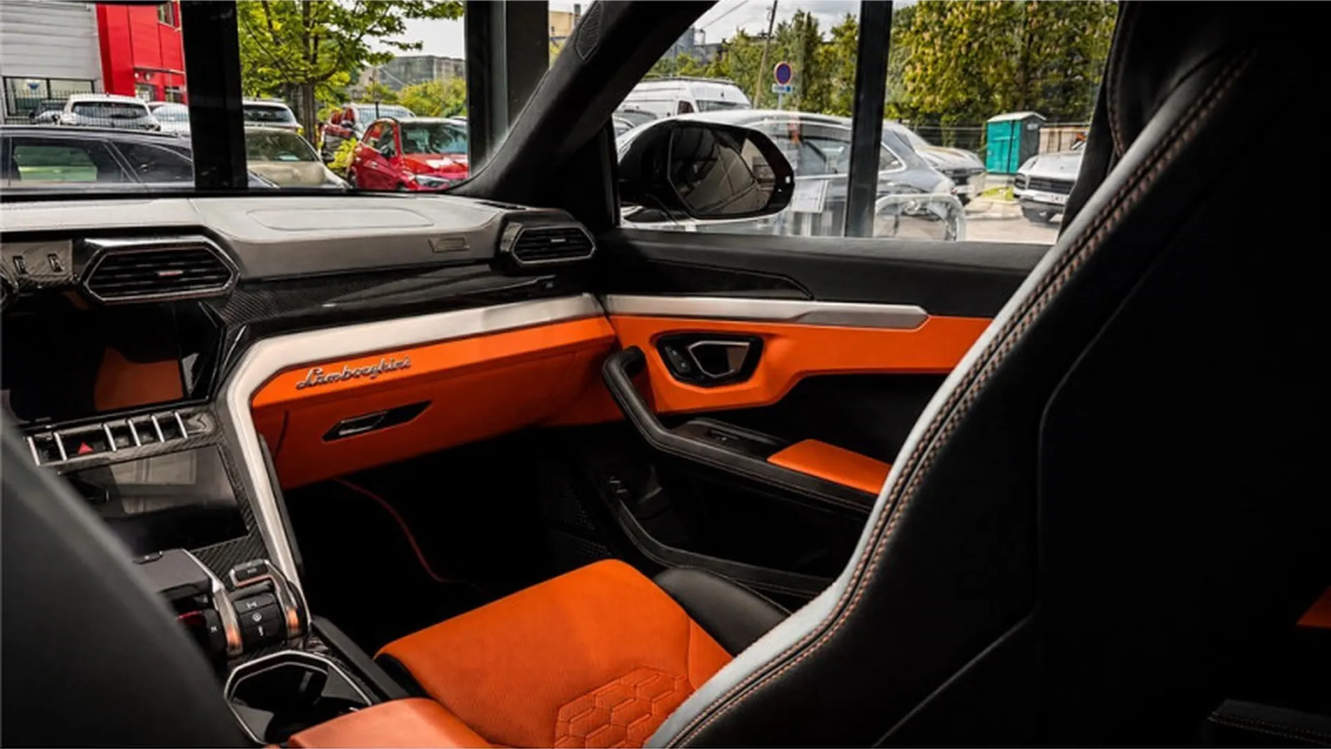 Lamborghini URUS — photo 16