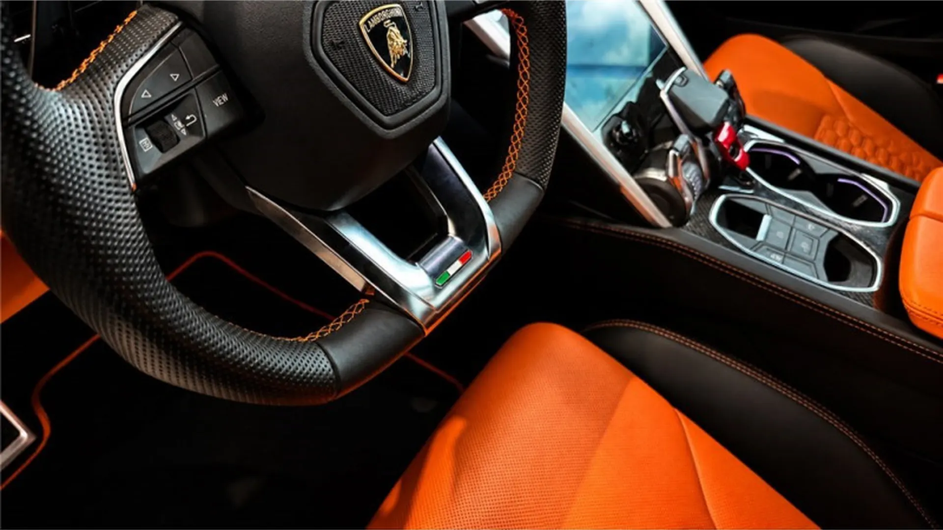 Lamborghini URUS — photo 14
