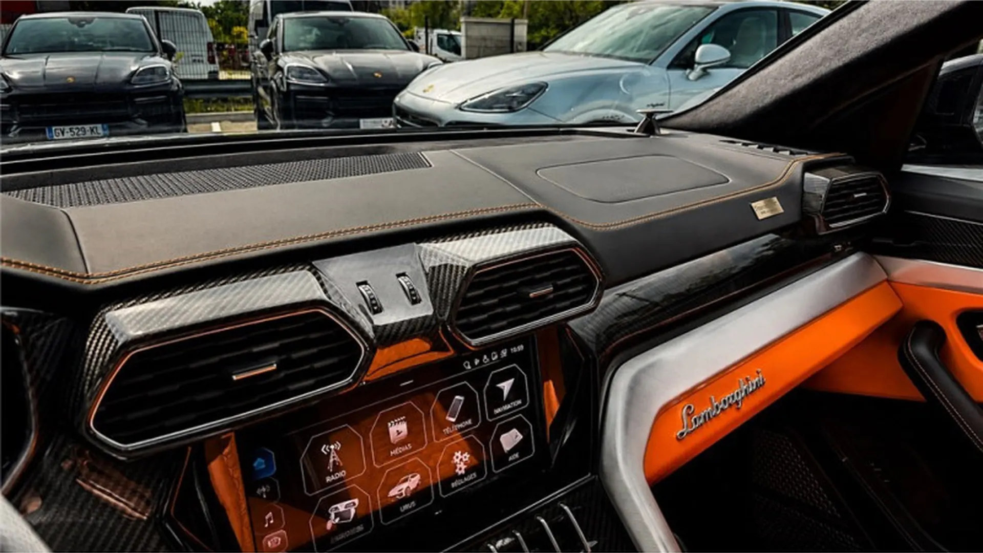 Lamborghini URUS — photo 15