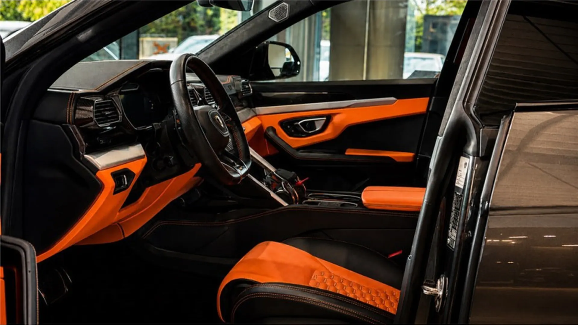 Lamborghini URUS — photo 10