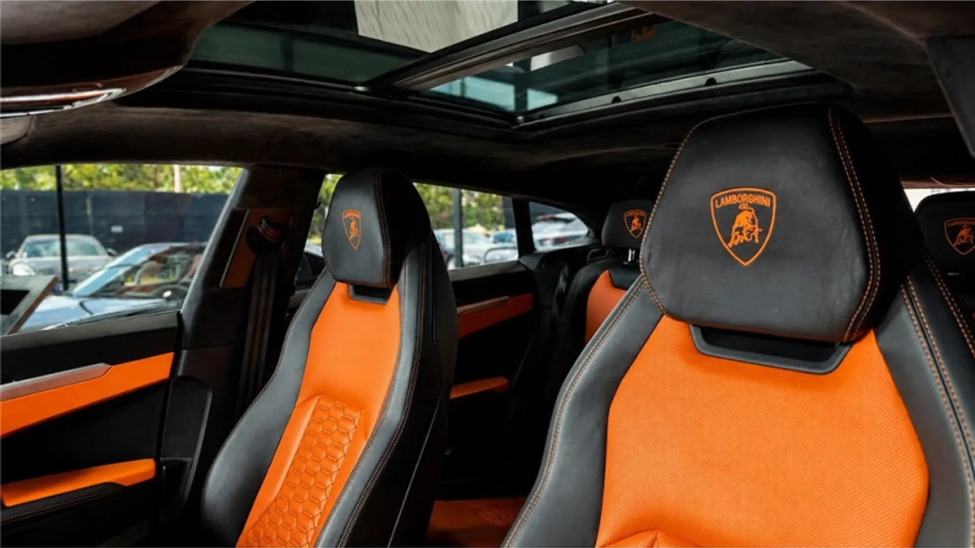 Lamborghini URUS — photo 17
